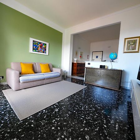 Appartamento Con Parcheggio Vicino Alla Stazione E Centro La Spezia Buitenkant foto